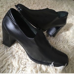 Donald J. Pliner ~ Leather Pumps